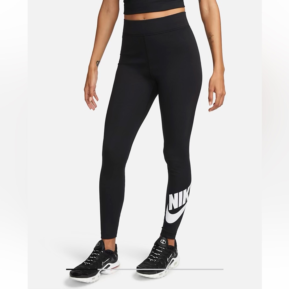 NEW - Nike Women’s High Waisted Leggings